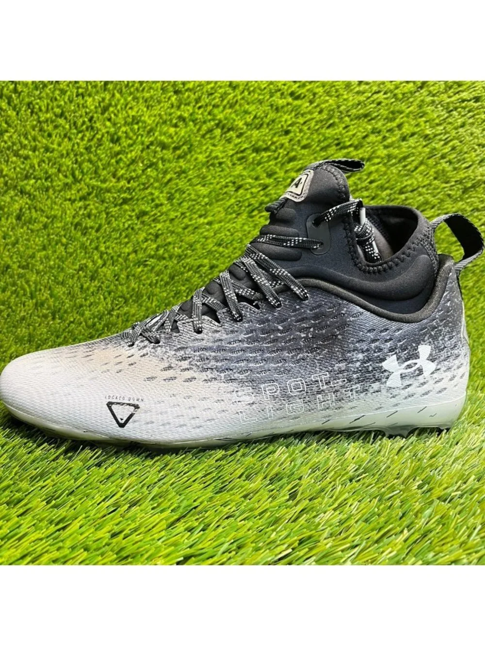 Under Armour Spotlight Lux MC 2.0 Mens Size 11.5 Black White Football Cleats